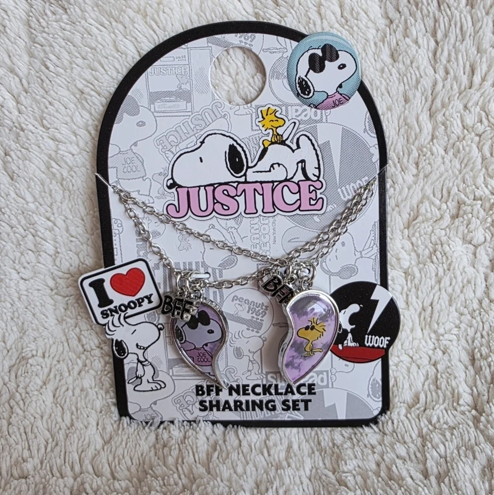 NWT Peanuts Girl's/ Tween/ Wom Silver-Tone Snoopy BFF Breakaway Pendants set of2